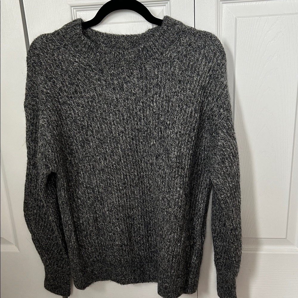 Everlane Charcoal Crewneck Sweater size Small
